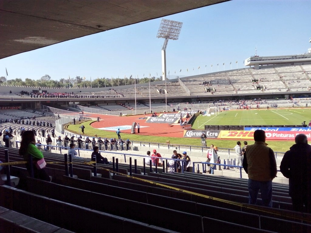 El Estadio Olímpico de CU momentos antes de iniciar el partido entre los Pumas y Atlas. Foto Twitter @RubenGuerreroA
