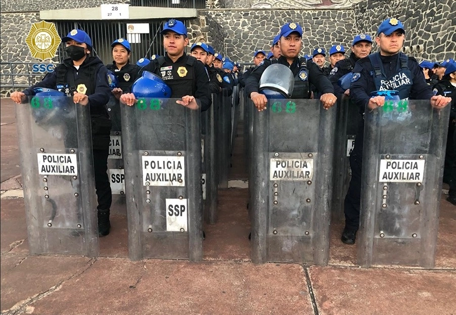 Elementos de la SSC se despliegan en las inmediaciones de Ciudad Universitaria como parte del operativo "Estadio Seguro". Foto Tomada de X @SSC_CDMX