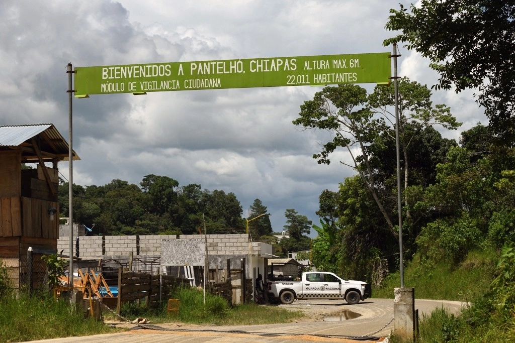 Grupos delictivos han producido hechos violentos en el estado. En la imagen, municipio de Totzil después de que un grupo armado atacara a elementos de la policía municipal en 2021. Foto Afp  