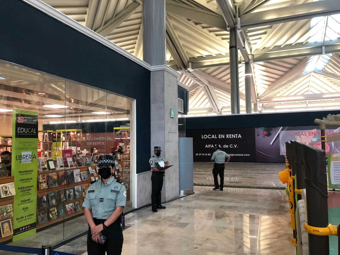 Elementos de la SSEM en el Aeropuerto Internacional Felipe Ángeles (AIFA), el 21 de marzo de 2022. Foto Roberto García Ortiz