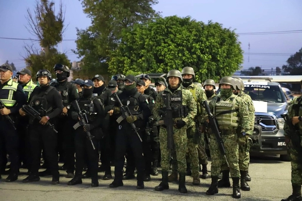 Participaron efectivos de la policía de investigación de la Fiscalía General de Justicia del Estado de México, apoyados por elementos de la Marina y del Ejército mexicano. Foto La Jornada