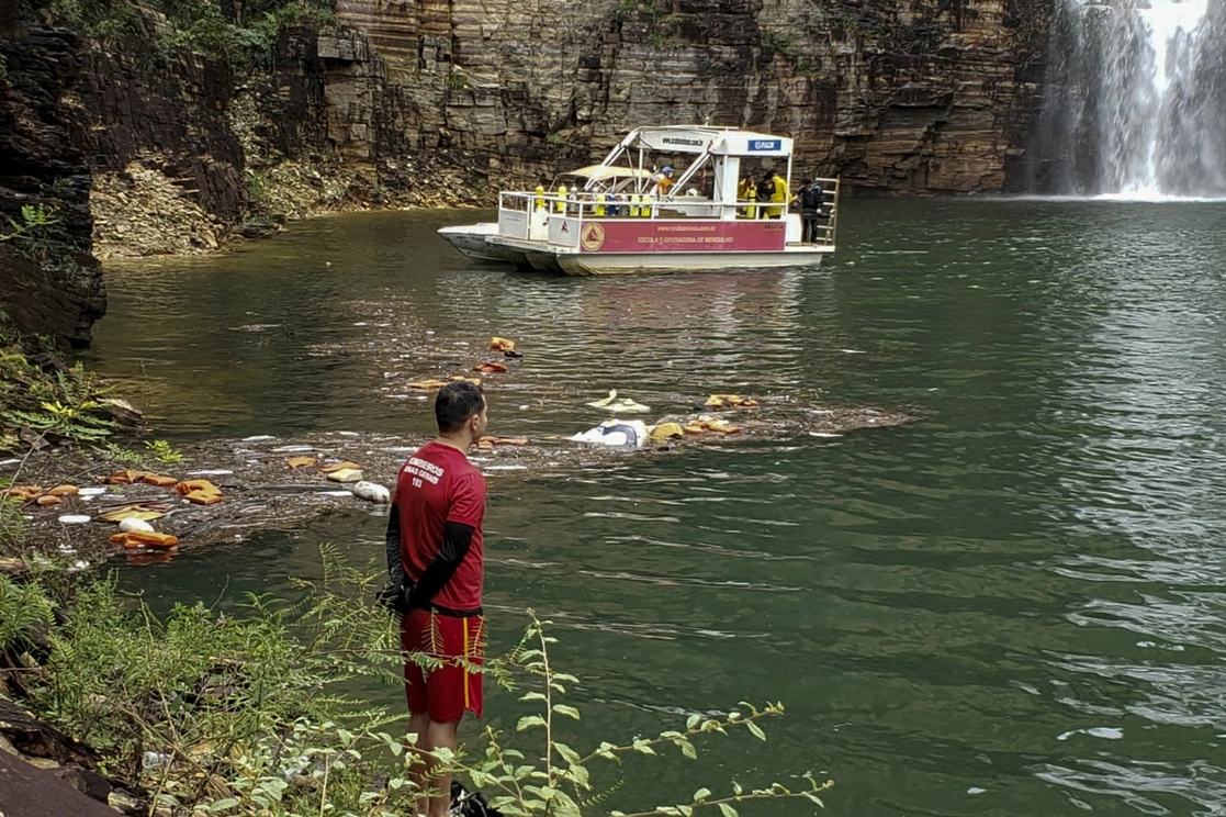 El accidente en el lago Furnas también también dejó 32 heridos. Foto Afp 
