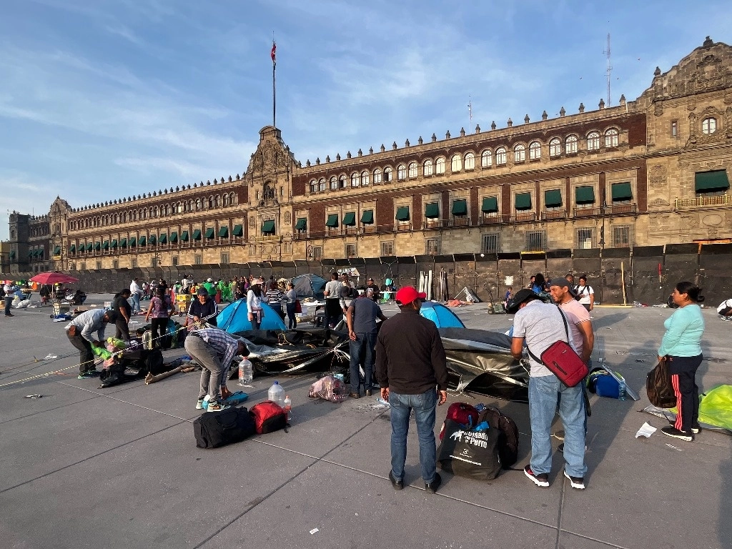 Maestros de la CNTE retiran su plantón en el Zócalo capitalino, el 11 de junio de 2024. Foto Luis Castillo