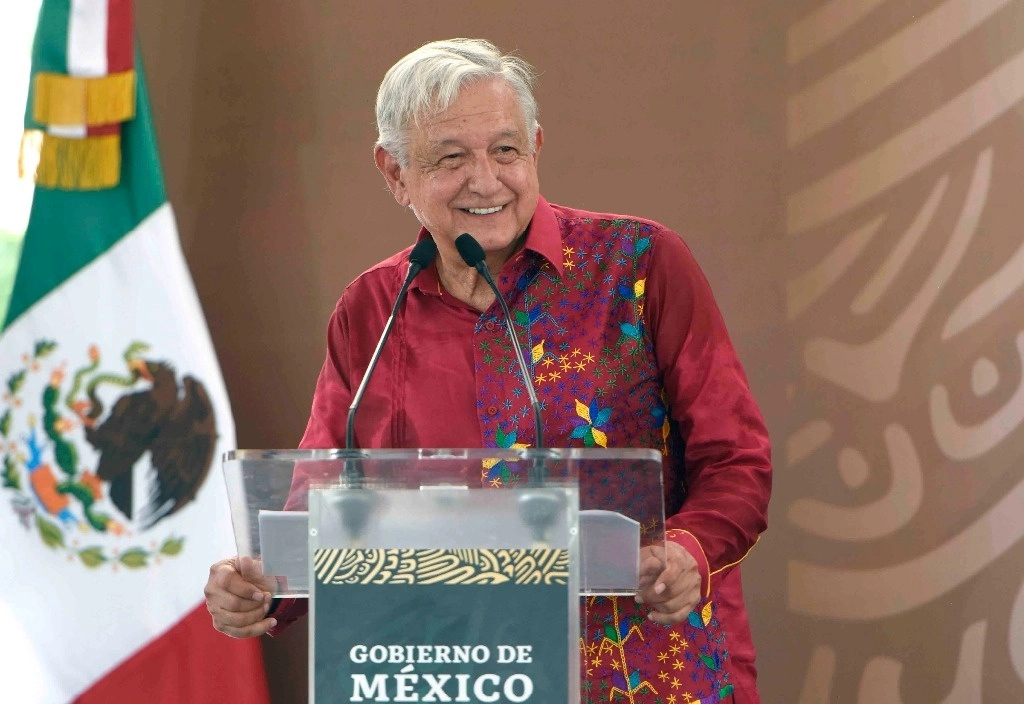 Andrés Manuel López Obrador durante su gira por Quintana Roo. Foto Presidencia