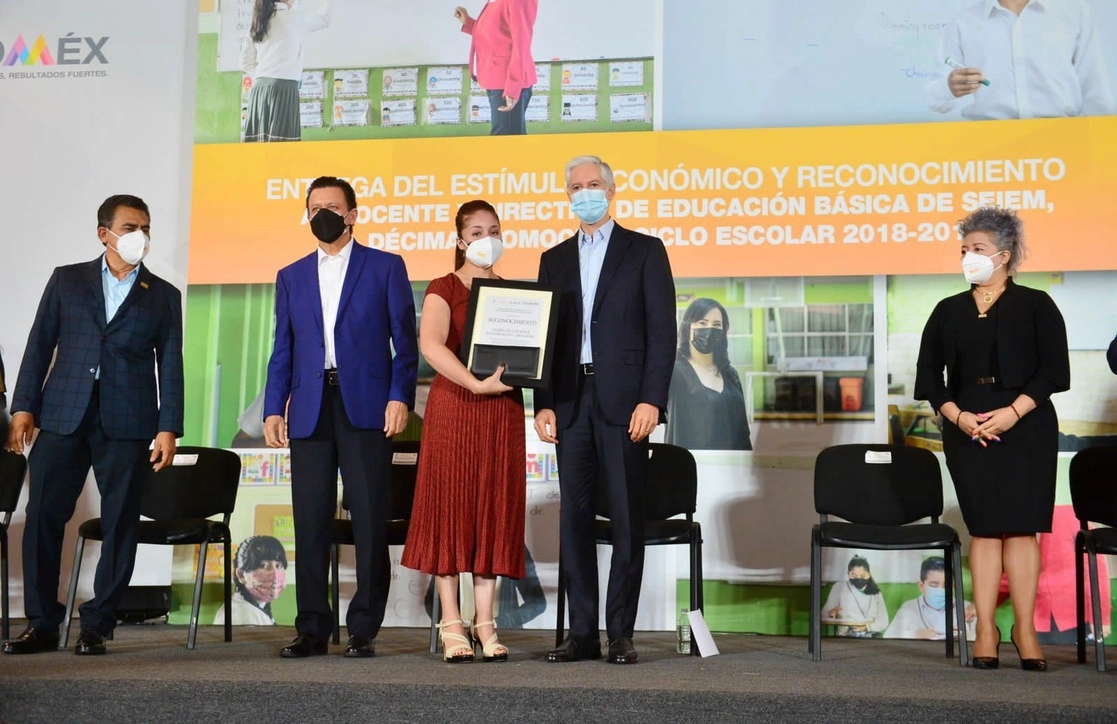 Tres mil 400 profesores y profesoras recibieron los apoyos económicos del PROEEB, el 9 de noviembre de 2021. Foto La Jornada