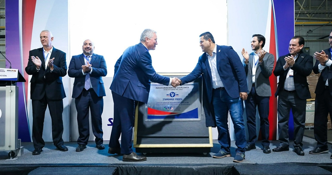 El mandatario resaltó que el estado sigue posicionándose como un destino de inversiones internacionales, como es el caso de Standard Profil, con su segunda planta en el Parque Industrial Amistad. Imagen tomada de Twitter @diegosinhue