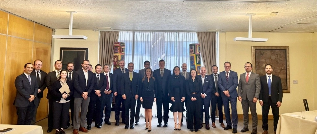 Se reúne el titular de Economía, Marcelo Ebrard con representantes de la industria automotriz. Foto tomada de la cuenta de X @m_ebrard