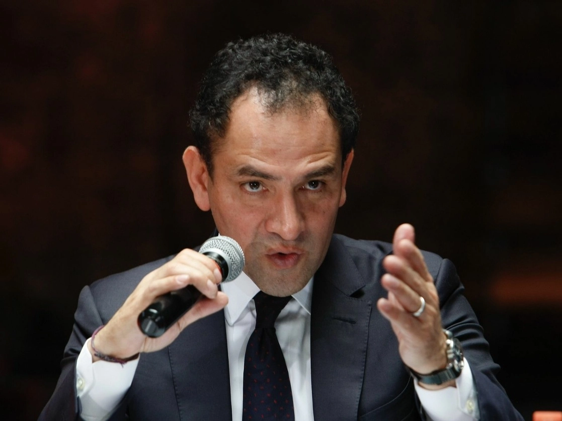 El secretario de Hacienda, Arturo Herrera, escribió en Twitter que la decisión de Fitch de mantener la calificación de la deuda soberana de México es una buena noticia que, aunada a la esperada aprobación del presupuesto para 2021, nos permite irnos preparando de cara al próximo año fiscal. Foto Roberto García Ortiz / Archivo