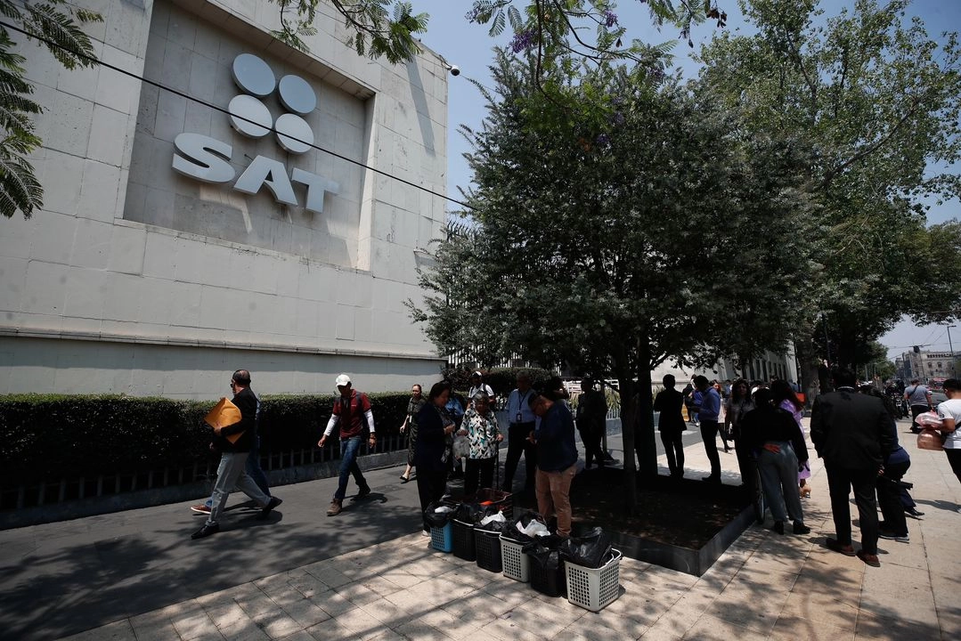 Oficinas del SAT en avenida Hidalgo, en la Ciudad de México, el 29 de abril de 2025. Foto 