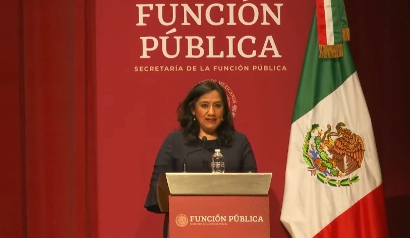 La titular de la SFP, Irma Sandoval durante la firma del convenio con el Centro Latinoamericano de Administración para el Desarrollo (CLAD). Fotograma tomado del video emitido por la dependencia