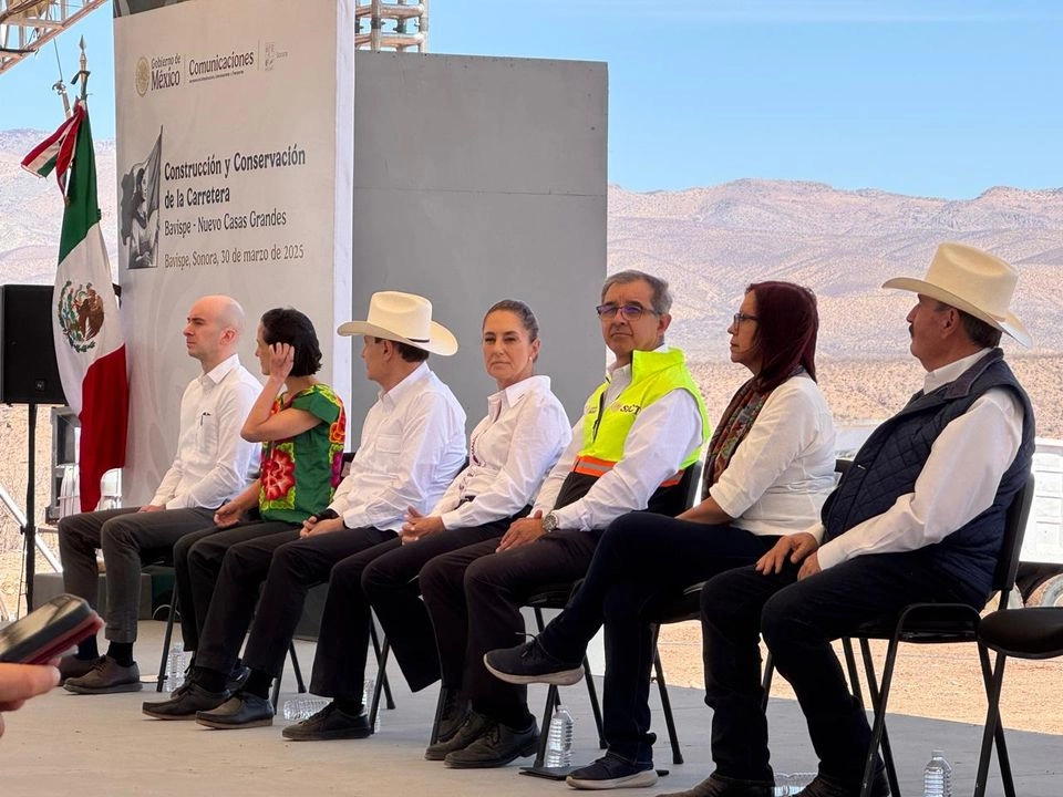 “En ningún país del mundo se elige a los tres poderes, nosotros desde la Constitución de 1824, decidimos que hubiera tres poderes: el Ejecutivo, Legislativo y Judicial, éste último se encarga de la justicia y los elegía el Poder Judicial, los legisladores a los ministros, ellos internamente elegían a jueces y magistrados”, expuso. Foto 