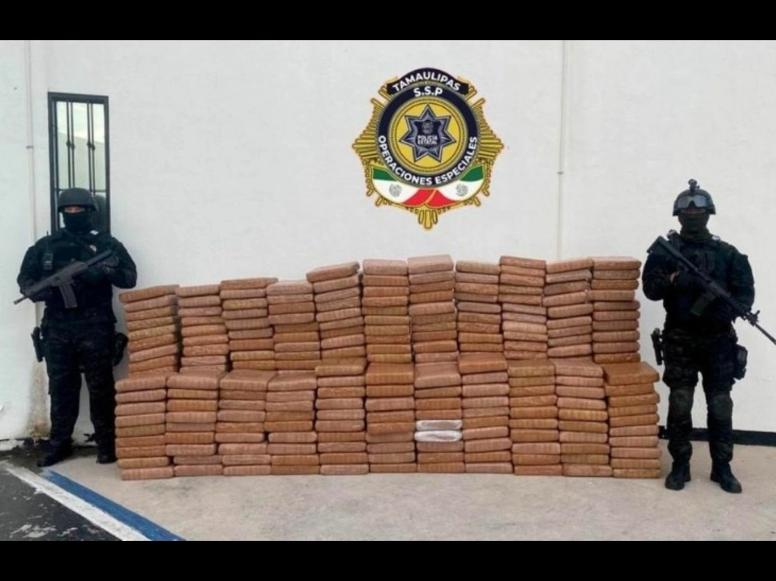 A cuatro semanas de haber iniciado labores, el GOPES ha detenido a 42 probables responsables de delitos; además de haber asegurado armas largas y cortas, así como diversos cartuchos y narcóticos, informó el gobierno estatal. Foto cortesía SSP de Tamaulipas