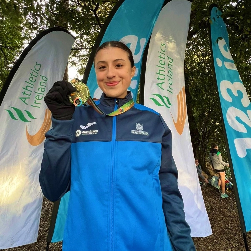 En los 20 kilómetros categoría U-23, la mexicana Karla Serrano conquistó también la primera posición al detener el cronómetro en 1:33.38. Foto @COM_Mexico