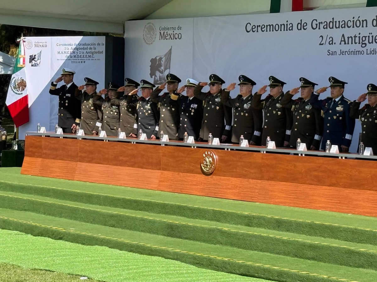 Ceremonia de graduación de la 3/a antigüedad de la Maestría en Administración Militar con Especialidad en Estado Mayor y 2/a antigüedad de la Maestría en Dirección Estratégica con Especialidad en Estado Mayor Conjunto, encabezada por el general Ricardo Trevilla, el 25 de julio de 2025. Foto 