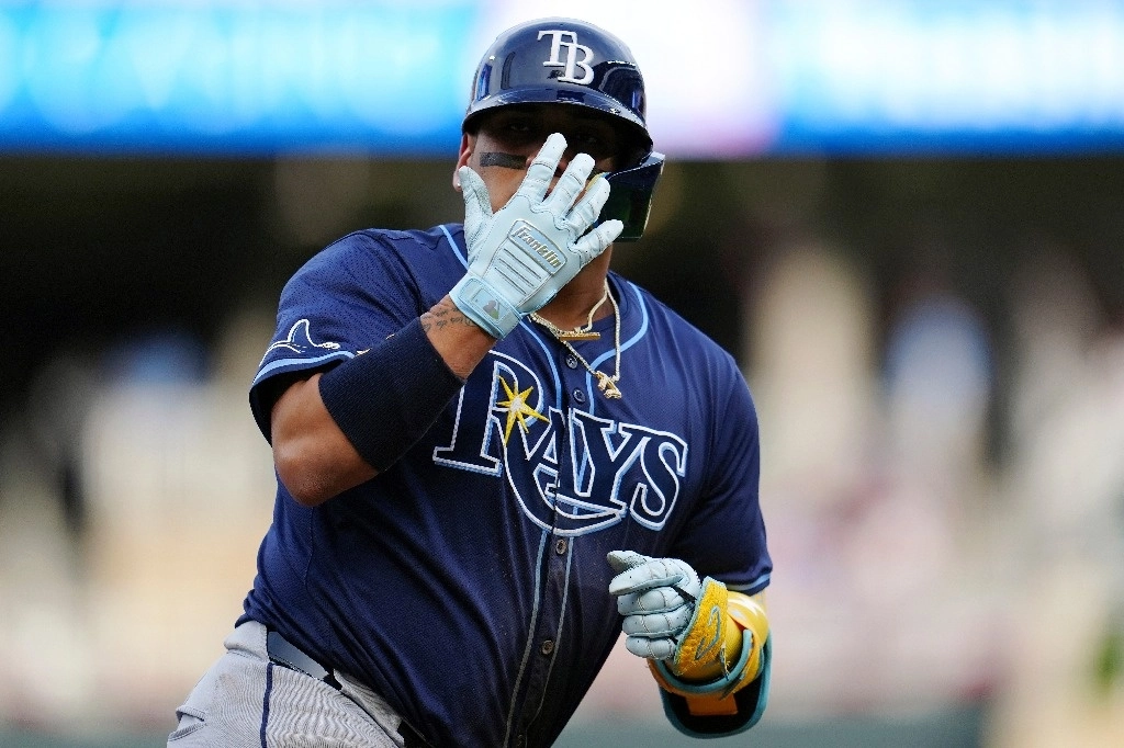 Isaac Paredes conectó su undécimo vuelacercas del año en la apertura del tercer episodio para adelantar provisionalmente a su equipo, Tampa Bay, por 1-0 ante los Twins de Minnesota, que terminaron por caer 3-2 también en extra innings, con lo que vieron cortada una racha de seis victorias. Foto Ap.