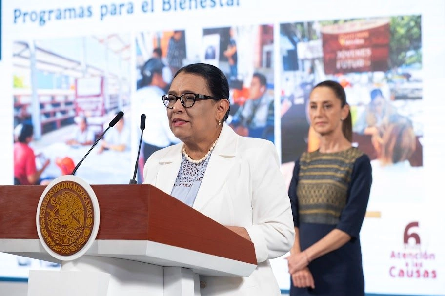 La secretaria de Gobernación, Rosa Icela Rodríguez, durante la conferencia presidencial matutina en Palacio Nacional, en la Ciudad de México, el 10 de junio de 2025. 