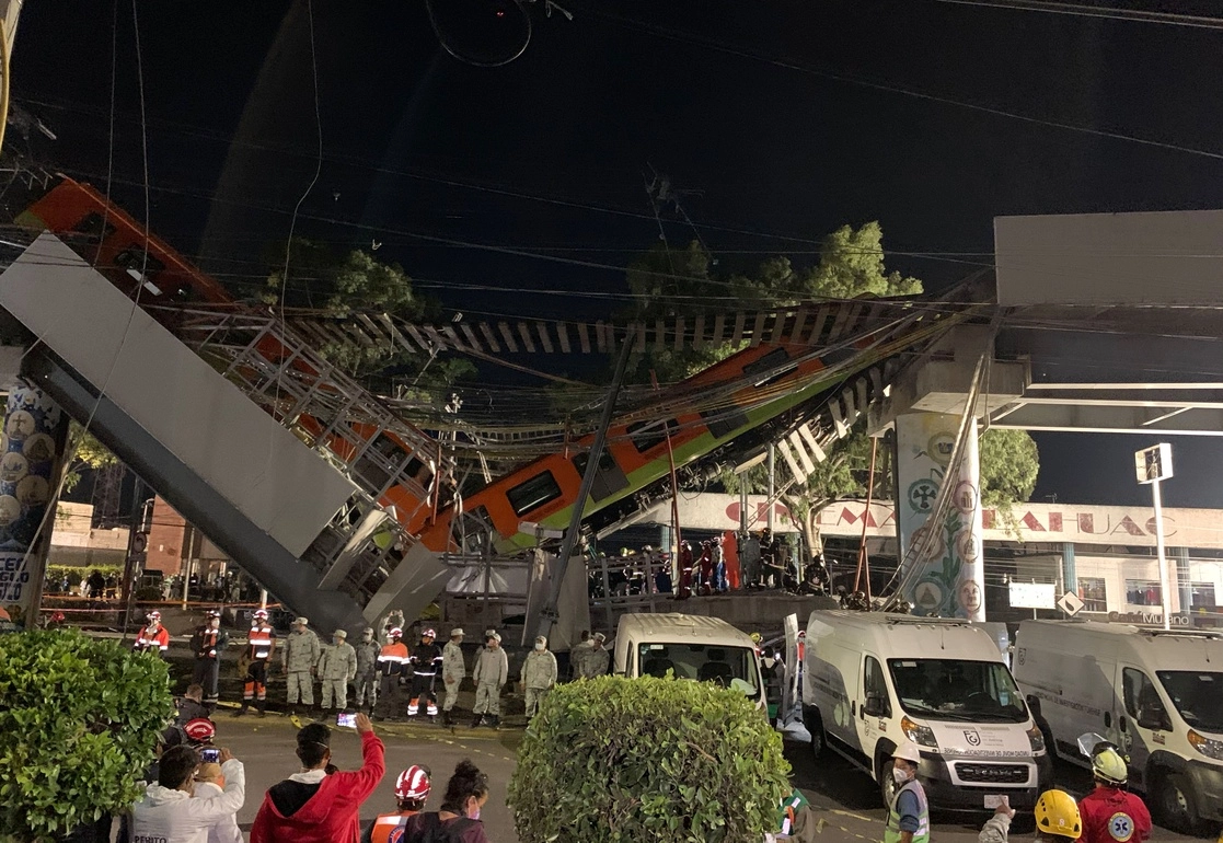 Según una investigación independiente contratada por las autoridades capitalinas, fallas estructurales de origen causaron el siniestro en la línea 12 del Metro que causó la muerte a 26 personas. Foto Alfredo Domínguez / Archivo