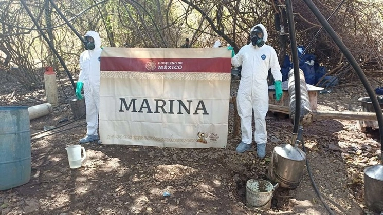 Elementos de la Marina tras el desmantelamiento de un narcolaboratorio en Durango. Foto cortesía Semar 