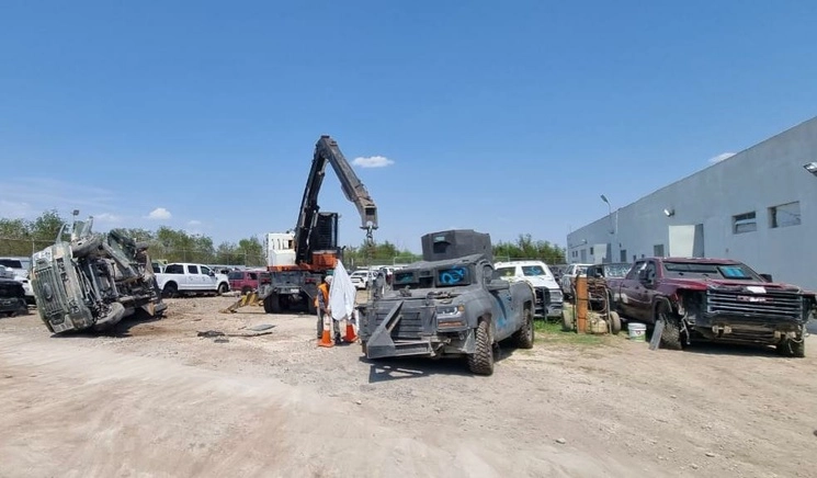  La destrucción de los vehículos con blindaje artesanal se realizó en las instalaciones de la FGR en Reynosa y se contó con la presencia del Ministerio Público Federal, el 4 de septiembre de 2023. Foto ‘La Jornada’