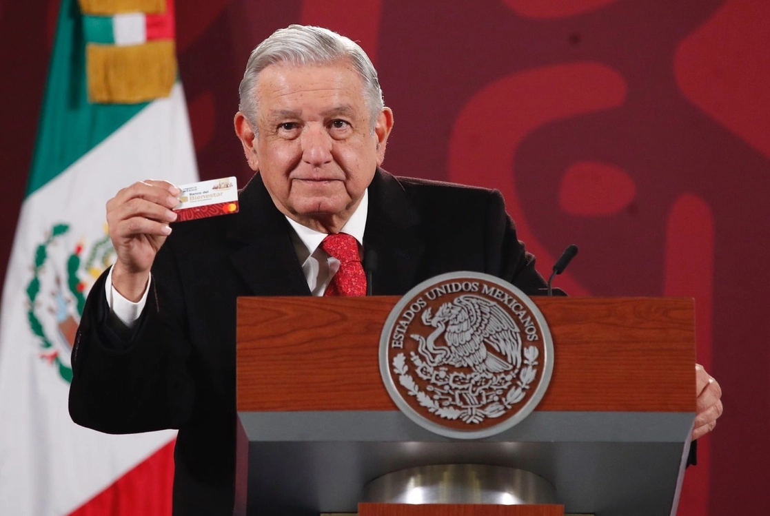 El presidente Andrés Manuel López Obrador durante la conferencia de prensa matutina en Palacio Nacional. Foto Cristina Rodríguez