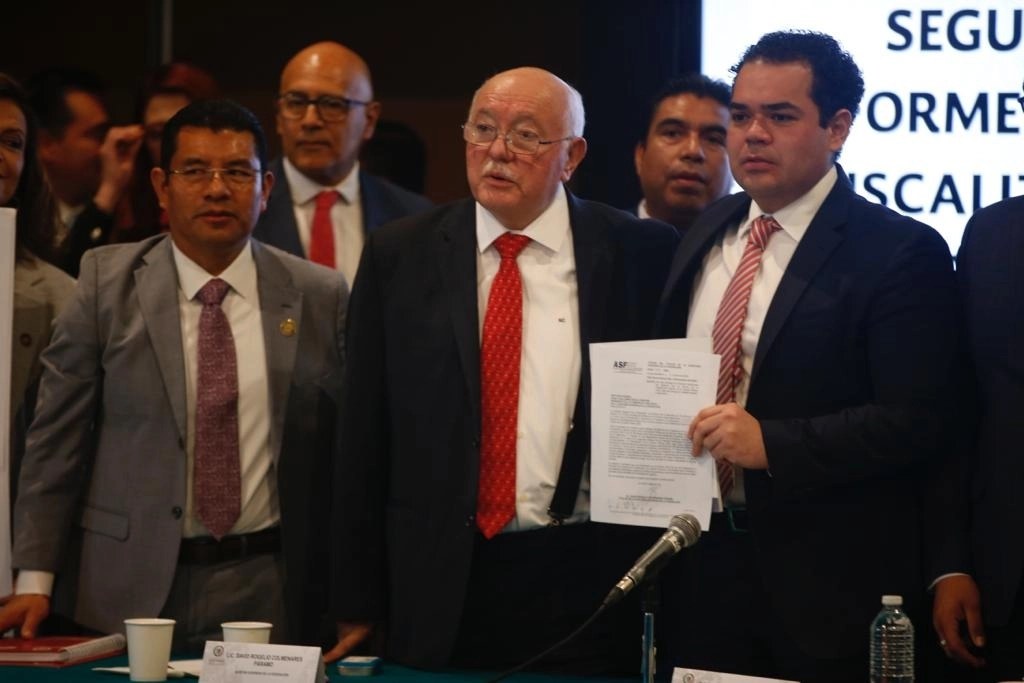 El auditor David Colmenares realiza la segunda entrega del informe del resultado de la fiscalización superior de la cuenta pública en San Lázaro, en la Ciudad de México, el 31 de octubre de 2023. Foto José Antonio López


