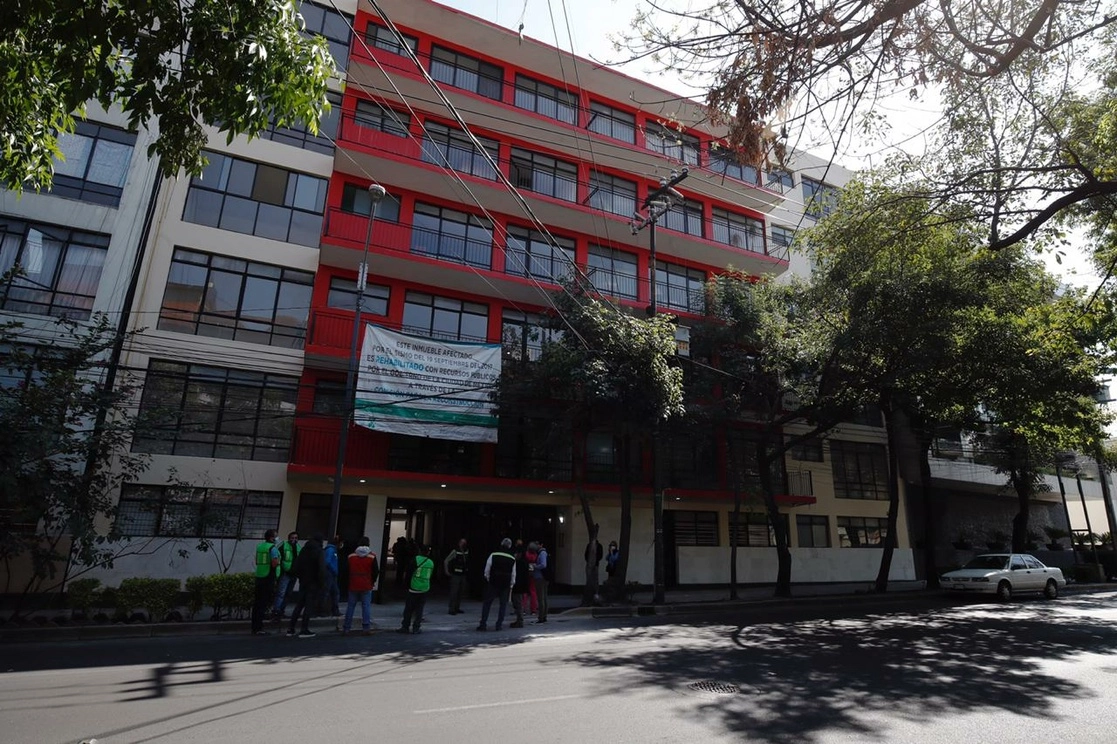 La Comisión para la Reconstrucción de la CDMX entregó cuatro edificios rehabilitados en las alcaldías Venustiano Carranza y Benito Juárez. Foto Cristina Rodríguez