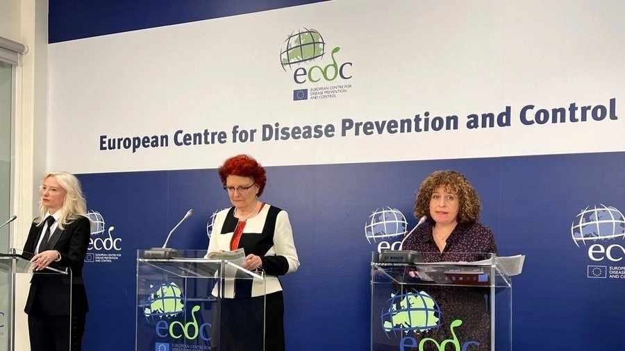 La directora del Centro Europeo de Control y Prevención de Enfermedades (ECDC, por sus siglas en inglés), Andrea Ammon, durante una conferencia de prensa, el 26 de abril de 2022. Foto Europa Press
