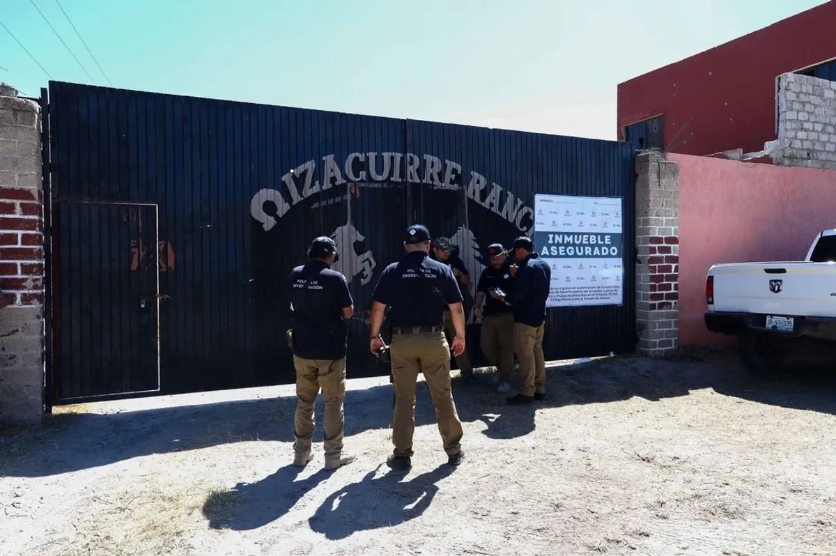 La Fiscalía del Estado de Jalisco realizó una jornada de trabajo junto con integrantes del colectivo Guerreros Buscadores de Jalisco el 13 de marzo de 2025 en el Rancho Izaguirre. Foto