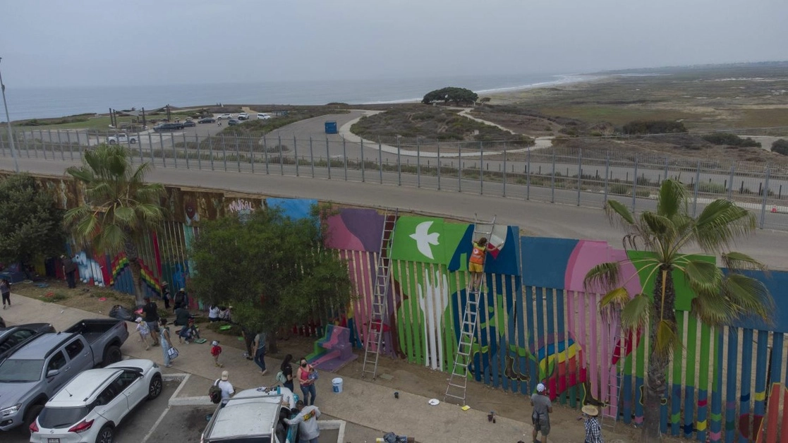 El muro fronterizo entre México y Estados Unidos en Tijuana, Baja California, el 24 de julio de 2021. Foto Cuartoscuro