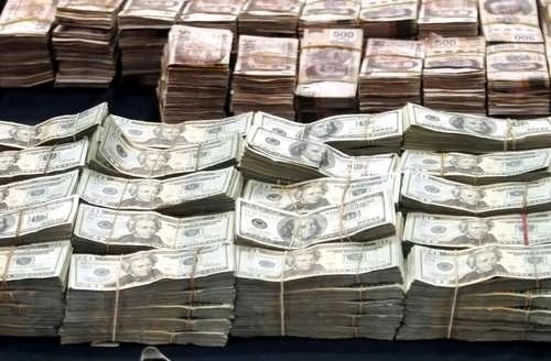 Autoridades de inteligencia financiera detectaron entre 2019 y 2021 –años de poca actividad económica en México por el efecto de la pandemia– operaciones financieras por al menos 43 mil 943 mdp relacionadas con lavado de dinero. Foto Roberto García Ortiz / Archivo