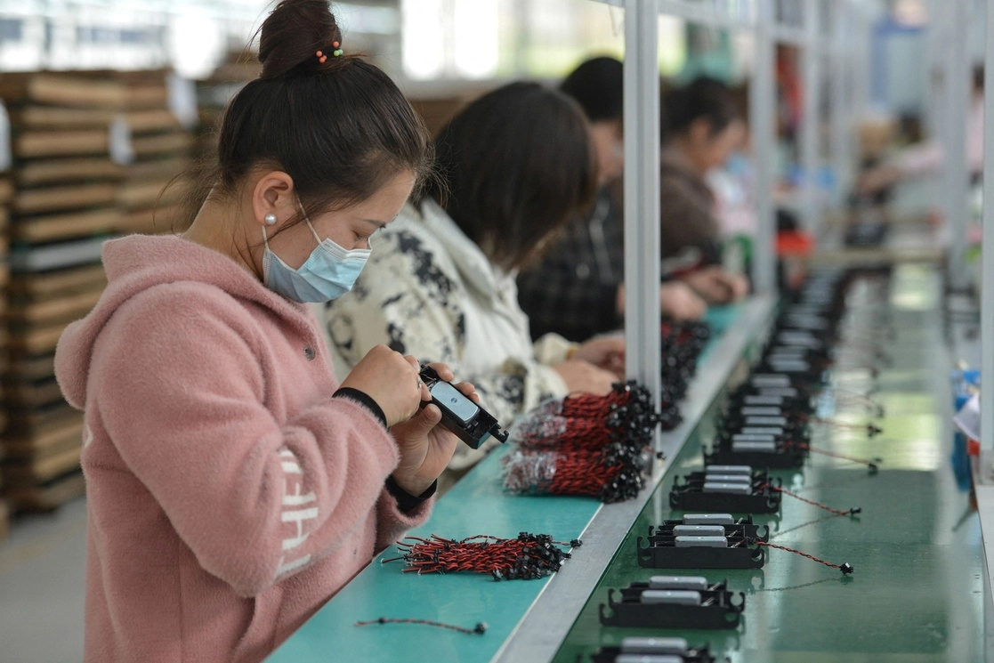 China espera un crecimiento de al menos 6% para todo el año y el Fondo Monetario Internacional considera que alcanzará inclusive 8.4%. Foto Afp