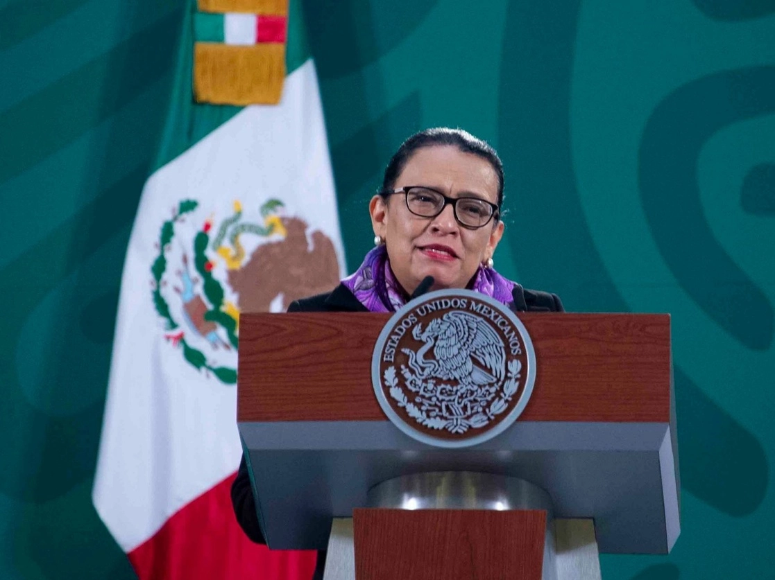 Rosa Icela Rodríguez, secretaria de Seguridad Pública y Protección Ciudadana, señaló ayer en conferencia que se han identificado los lugares para poner freno al robo y comercio ilegal de tanques de oxígeno, en coordinación con fiscalías estatales. Foto cortesía Presidencia