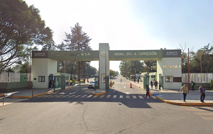 Uno de los accesos al Campo Militar 1, donde dentro de la prisión permanecen detenidos los efectivos. Imagen tomada de Google Maps