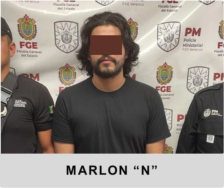 El detenido, Marlon "N", es acusado del feminicidio de una joven en Veracruz. Foto Fiscalía