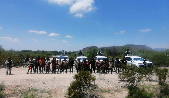 Personas detenidas por elementos de la Guardia Nacional. Foto GN