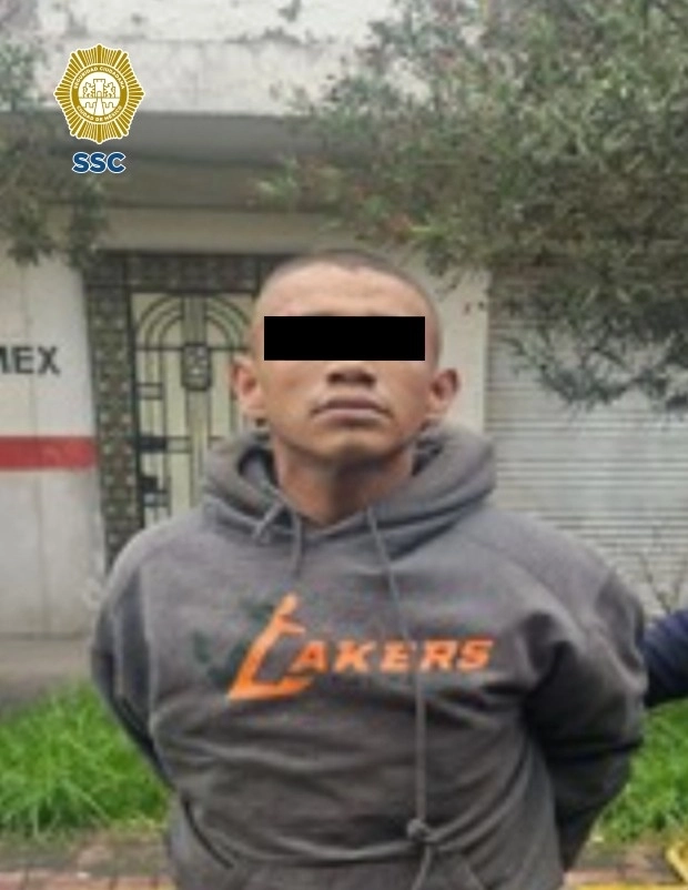 Tras ser interceptado, se les realizó una revisión de seguridad, y les aseguraron una navaja de aproximadamente 15 centímetros de largo, por lo que fueron puestos a disposición del Ministerio Público correspondiente. Foto cortesía SSC