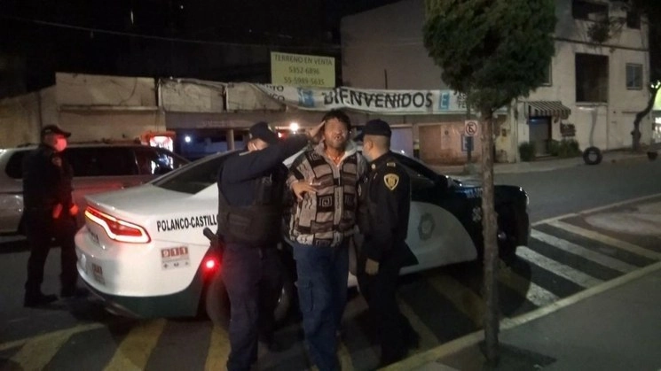 Los uniformados lograron ubicar al sujeto señalado como el probable agresor, quien fue detenido en la zona. Foto cortesía SSC