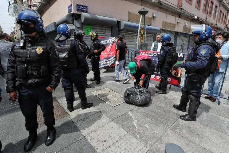 Imagen de archivo de un operativo de la SSC-CDMX en el centro de la ciudad. Foto Marco Peláez