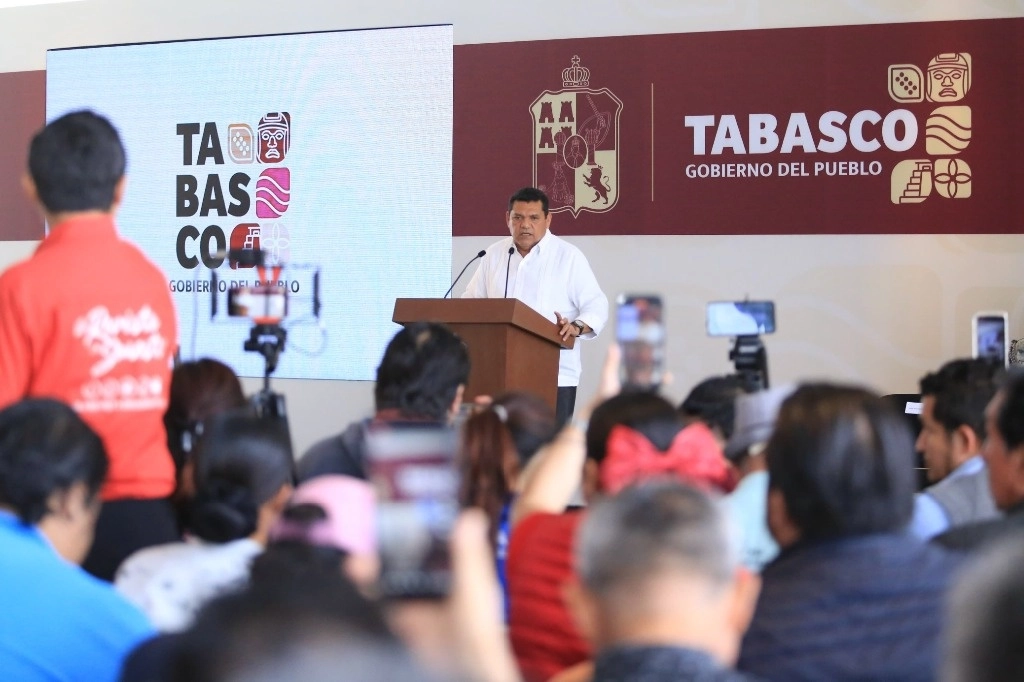 En conferencia de prensa, el gobernador, Javier May Rodríguez, explicó que no se podía ampliar la información para cuidar el debido proceso. Foto @TabascoJavier
