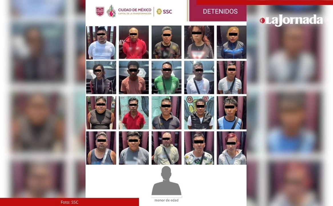 Los policías intervinieron, controlaron la situación y detuvieron a 18 hombres, entre ellos uno menor de edad, y tres mujeres, además aseguraron cinco vehículos utilizados como taxis irregulares, una camioneta de alta gama y un automóvil, y cuatro armas de fuego cortas. 
