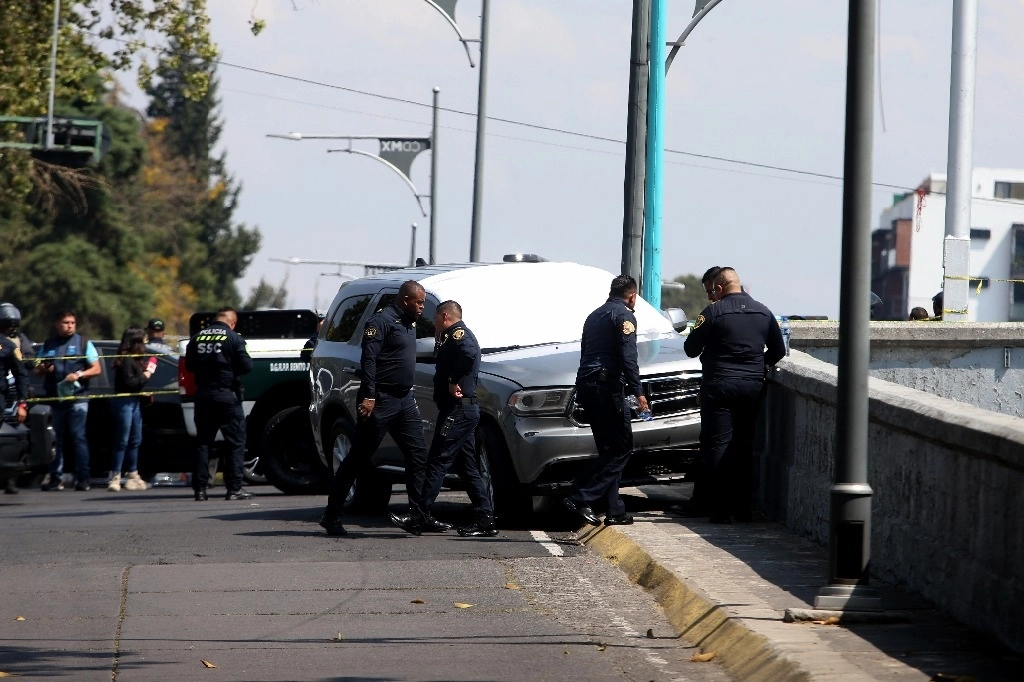 Oralia Pérez Garduño fue interceptada por sus agresores cuando circulaba en una camioneta sobre el Viaducto Miguel Alemán, a la altura de la colonia Roma Sur, en la alcaldía Cuauhtémoc. Foto Alfredo Domínguez.