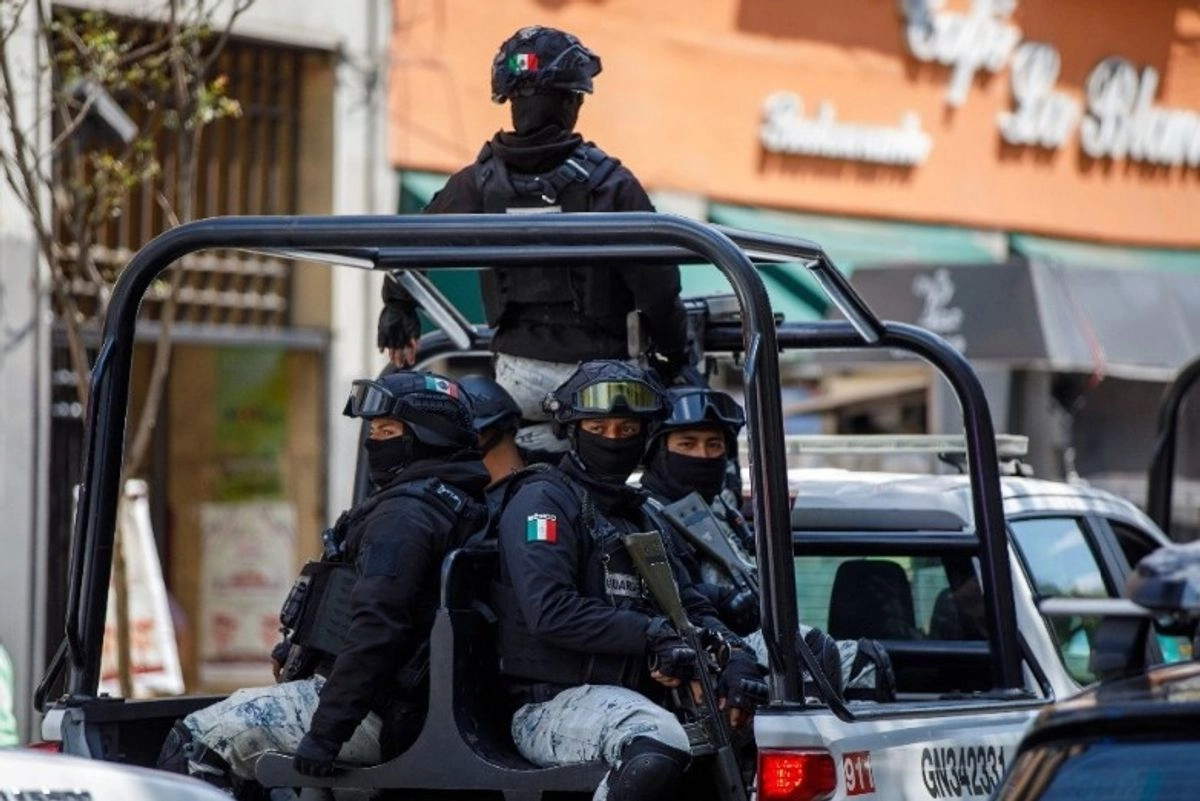 Policías en la alcaldía Cuauhtémoc durante un operativo.