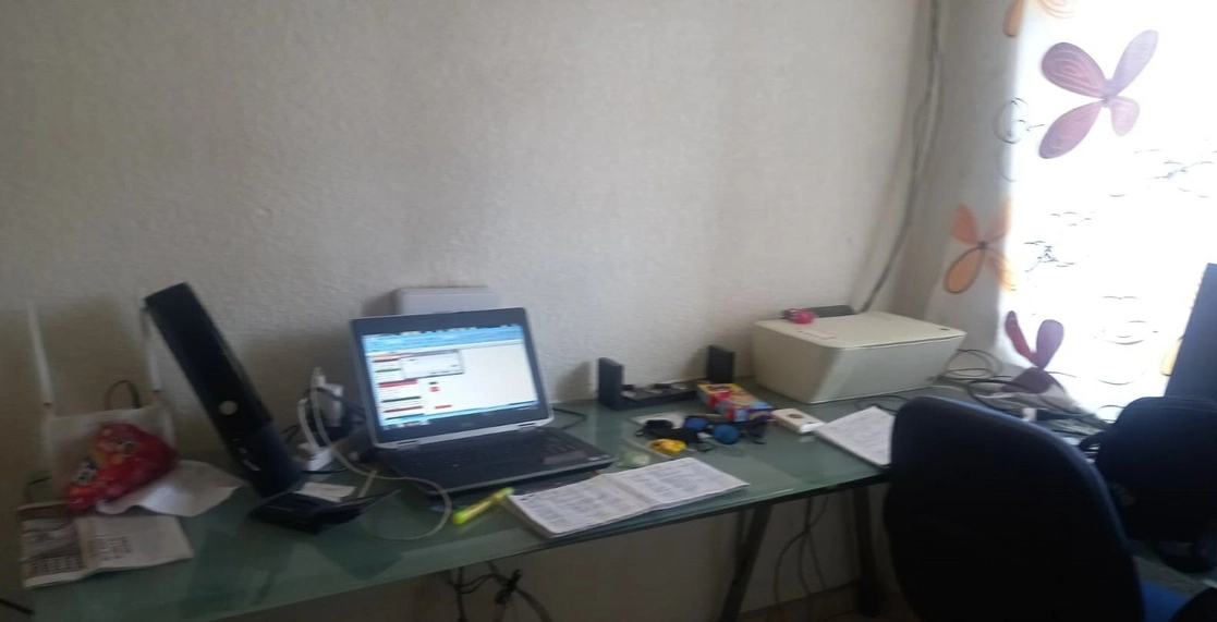 La autoridad detalló que fueron fueron hallados equipos de telefonía y cómputo con bases de datos de clientes de instituciones bancarias. Foto La Jornada 