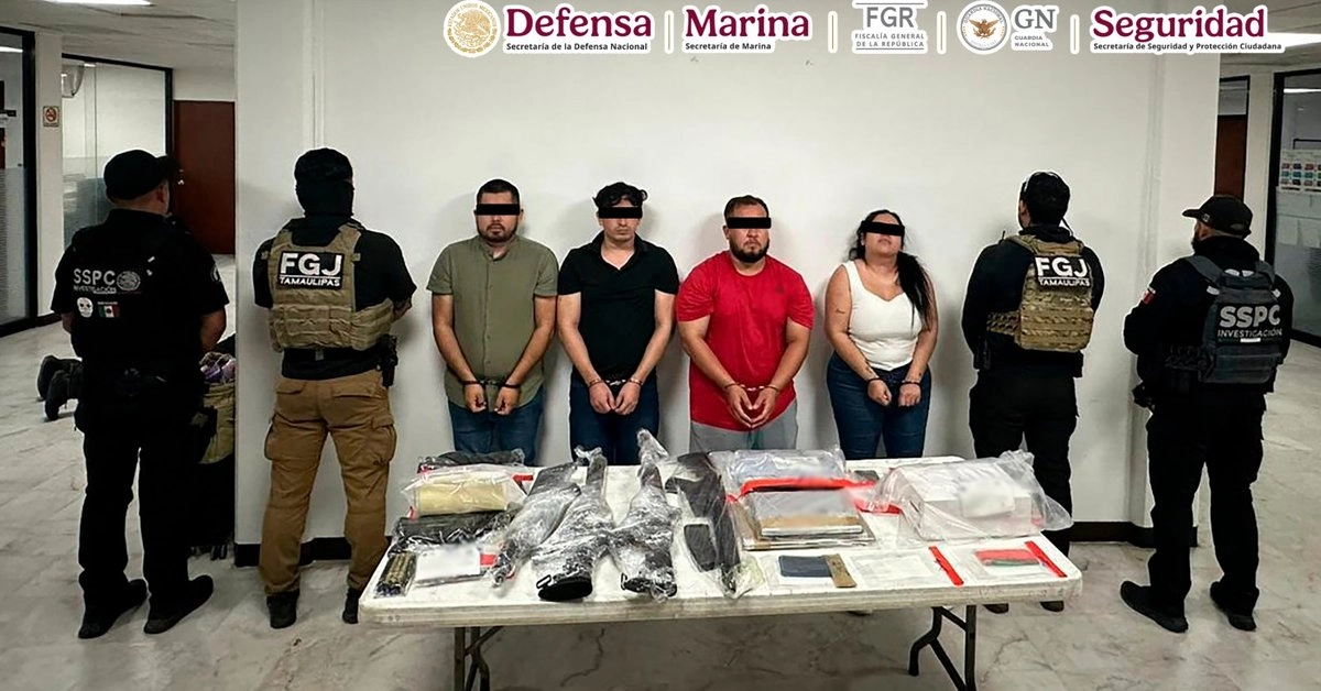 Durante estas acciones se aseguraron armas, cargadores, cartuchos, equipo de cómputo y 20 mil 600 dólares. Foto 