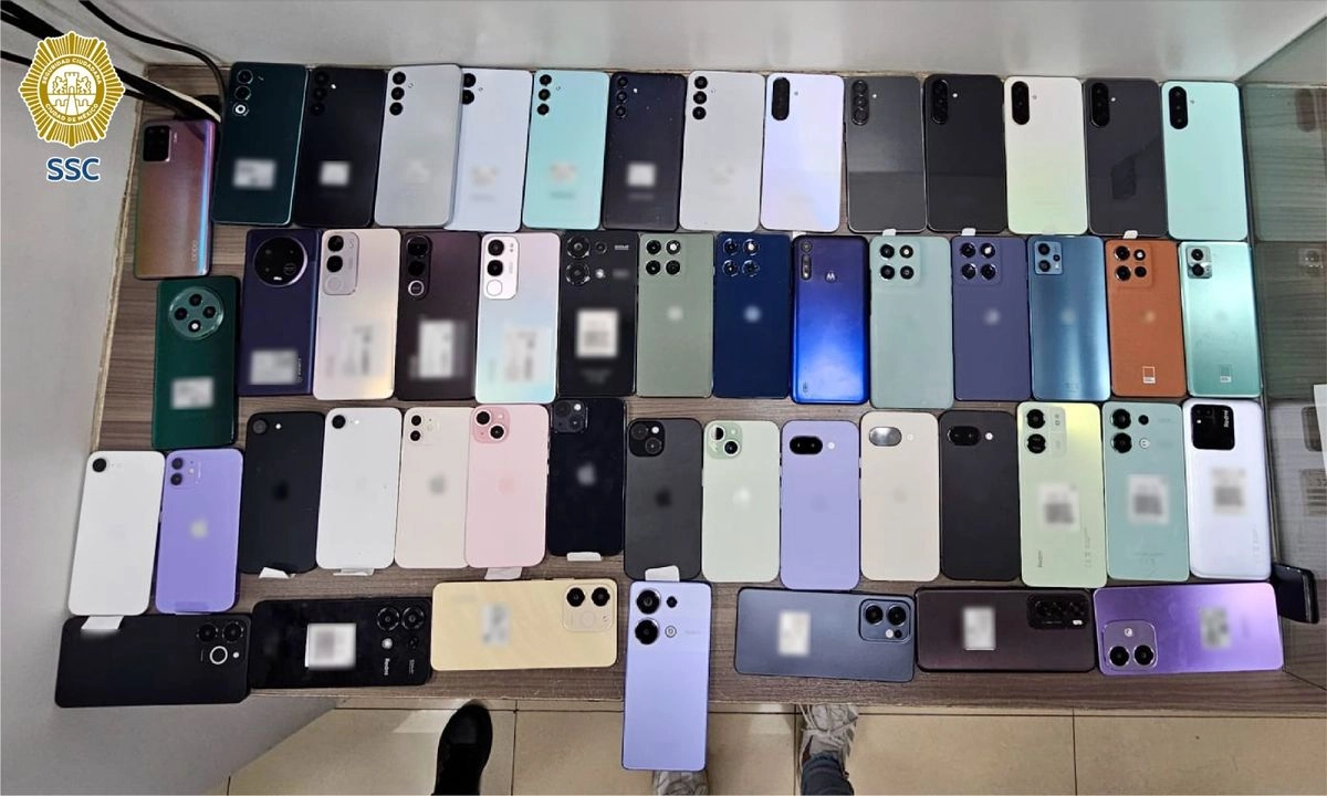 Efectivos del estado de Morelos traían seguimiento por el GPS de varios teléfonos celulares que iban en dos vehículos cuyos tripulantes posiblemente participaron en el robo de más de 100 dispositivos móviles de un negocio. 