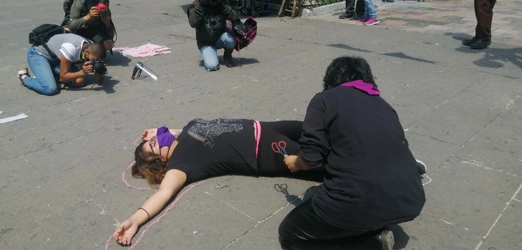Imagen de la protesta en el Zócalo de Puebla. Foto Efrain Nuñez