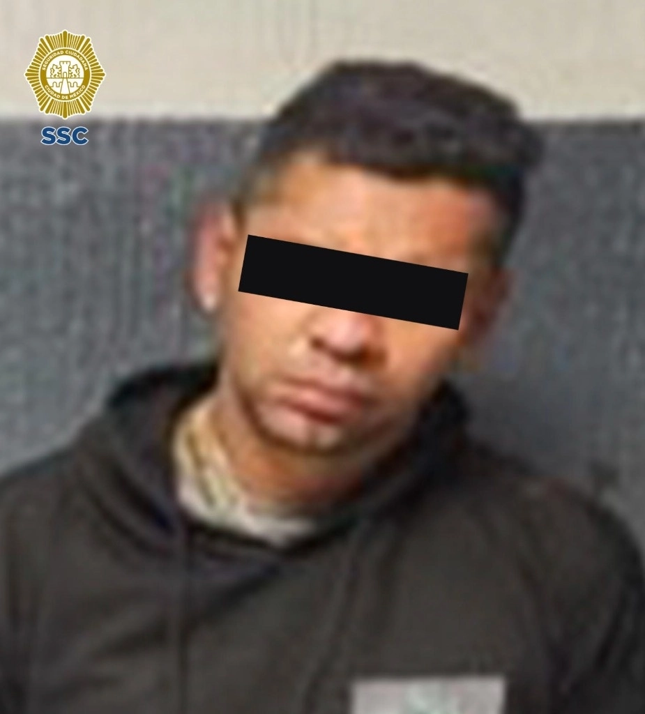 El  hombre fue puesto a disposición del agente del Ministerio Público junto con los indicios asegurados. Foto FGJCDMX