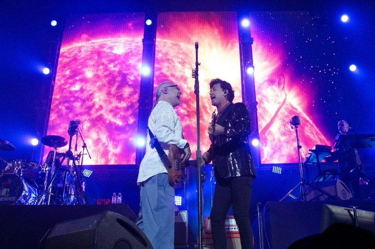 Sabo Romo y Saúl Hernández de Caifanes en concierto en el Palacio de los Deportes. Foto Cuartoscuro/ archivo