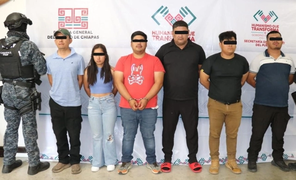 Imagen proporcionada por las autoridades de Chiapas donde se ve a los detenidos.