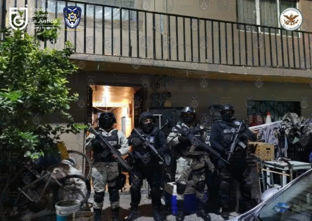 Diez personas fueron detenidas en varios cateos a inmuebles ubicados en Iztacalco, Iztapalapa y Tlalpan. Foto Fiscalía capitalina